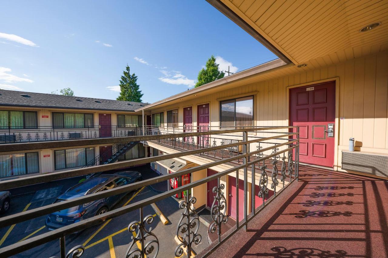 Broadway Inn Portland Downtown Екстер'єр фото