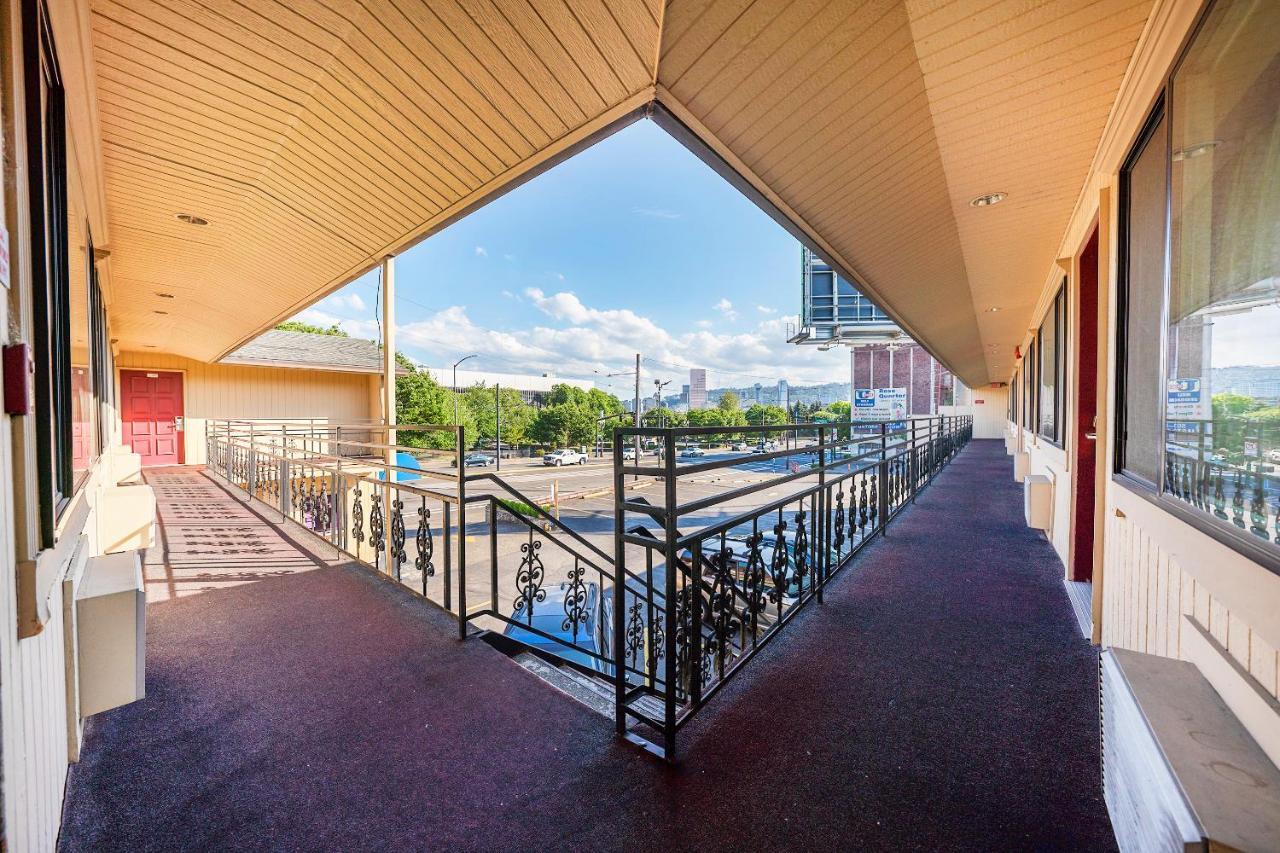 Broadway Inn Portland Downtown Екстер'єр фото
