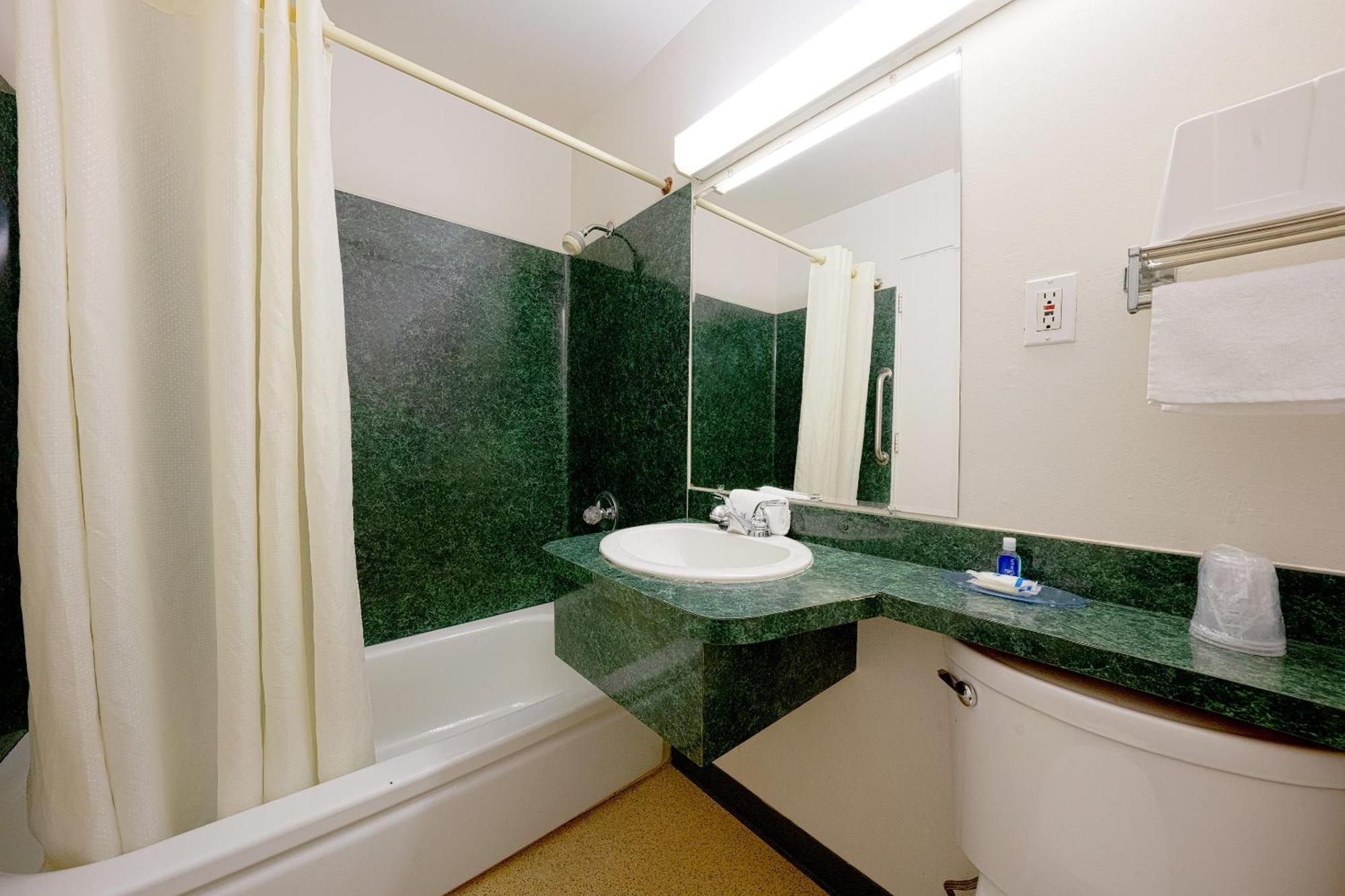 Broadway Inn Portland Downtown Екстер'єр фото