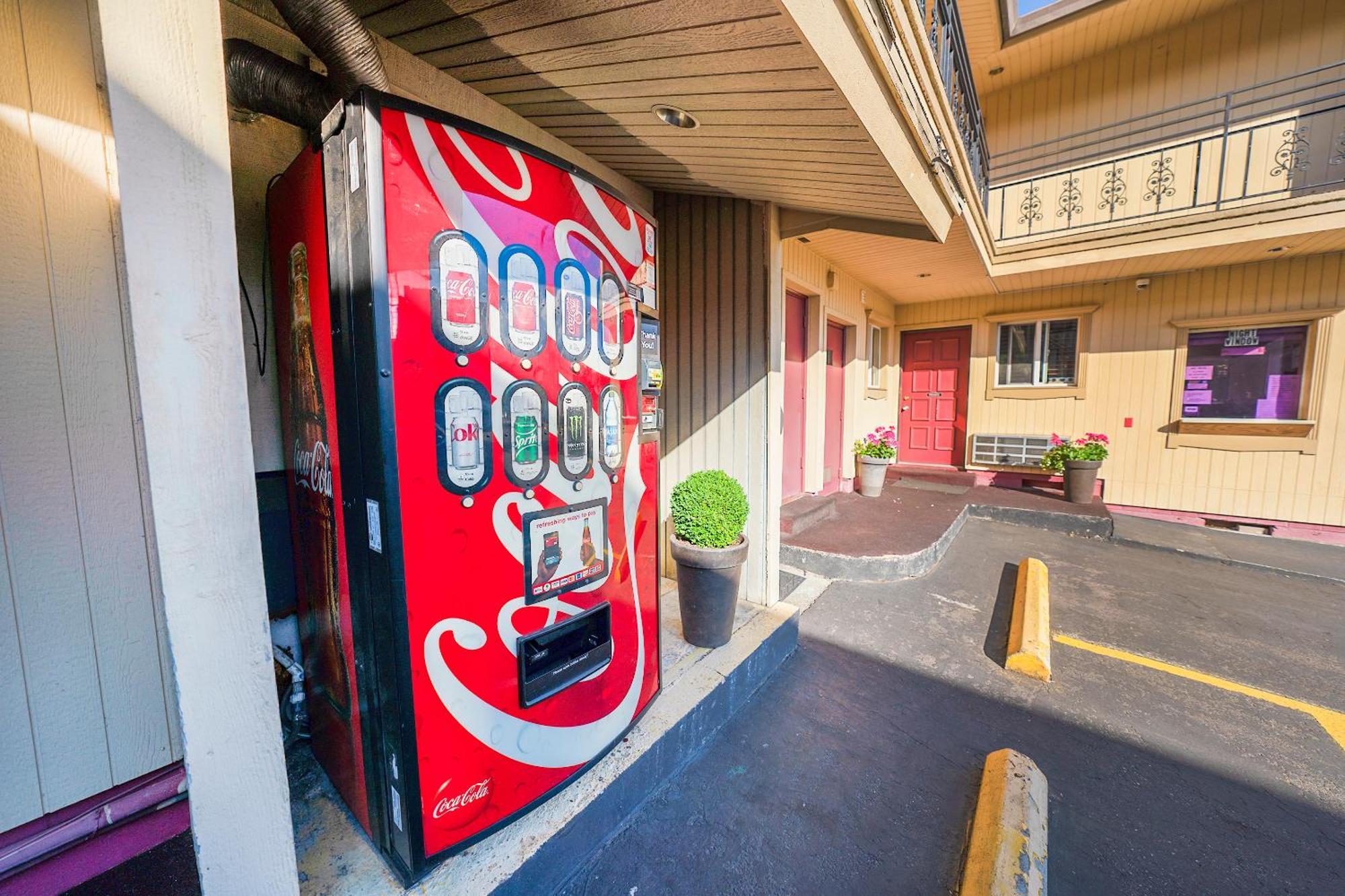Broadway Inn Portland Downtown Екстер'єр фото